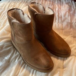 Kristin wedge size 9 UGG suede ankle booties.